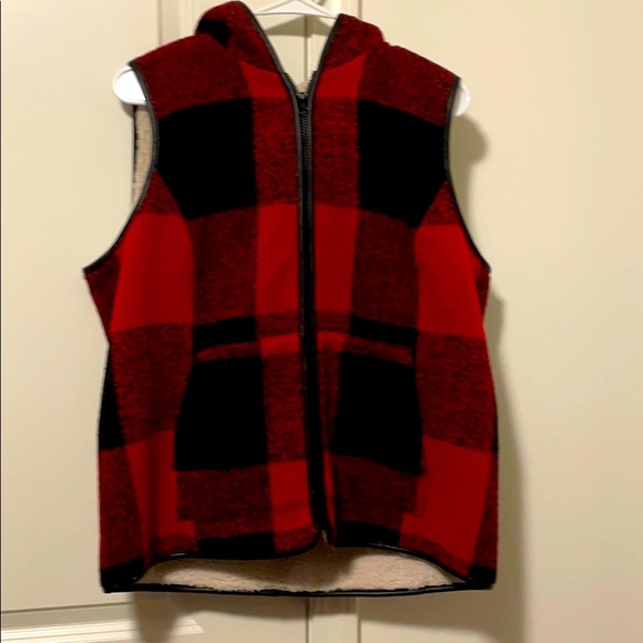 Ruff Hewn Jackets & Blazers - Women’s Buffalo Plaid Vest 🐃